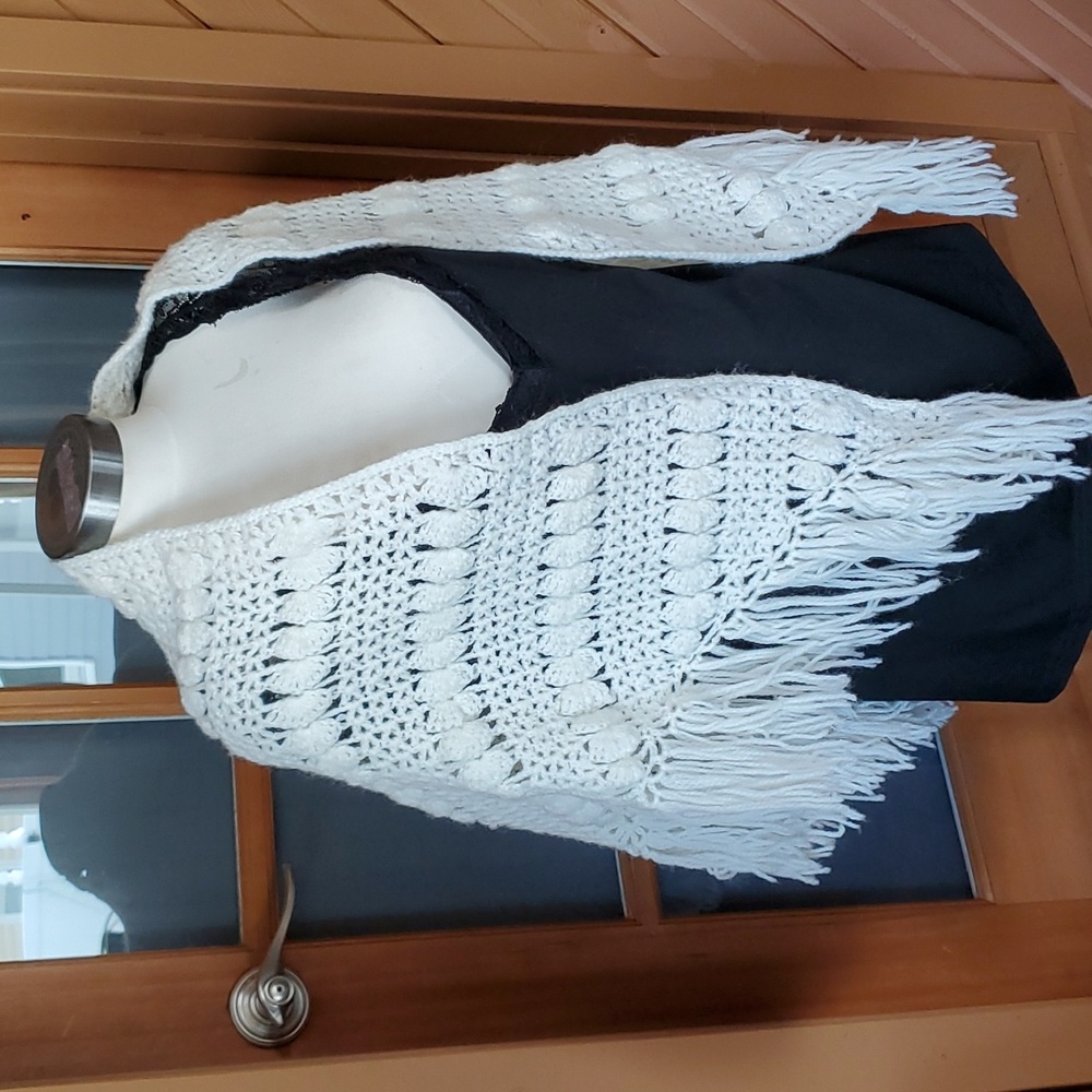 Vintage Hand Crocheted Off-White triangular shawl with Fringe